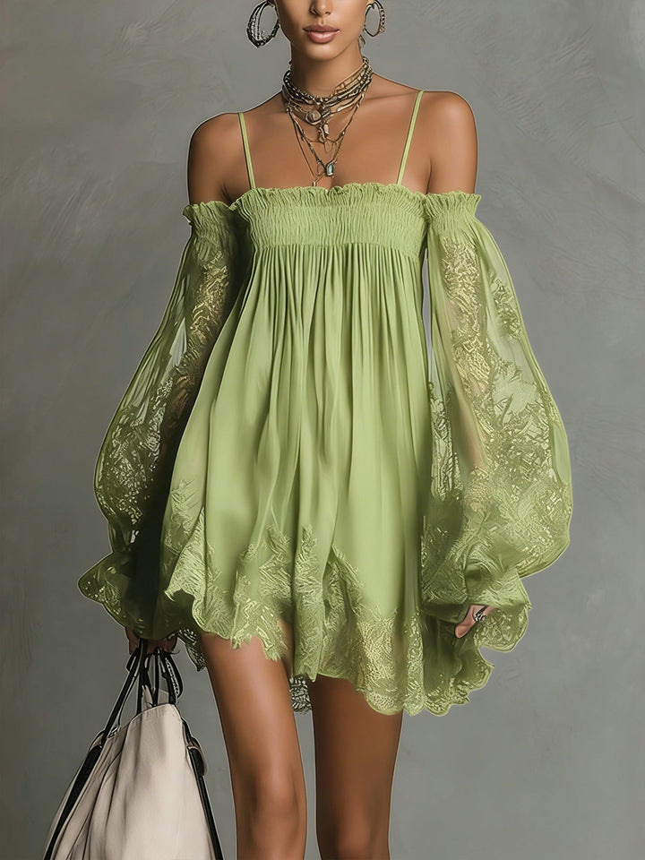 Fiorella™ | Mini Robe Chiffon Bleu Marine à Décolleté Off-the-Shoulder, Détails en Dentelle et Manches Transparentes