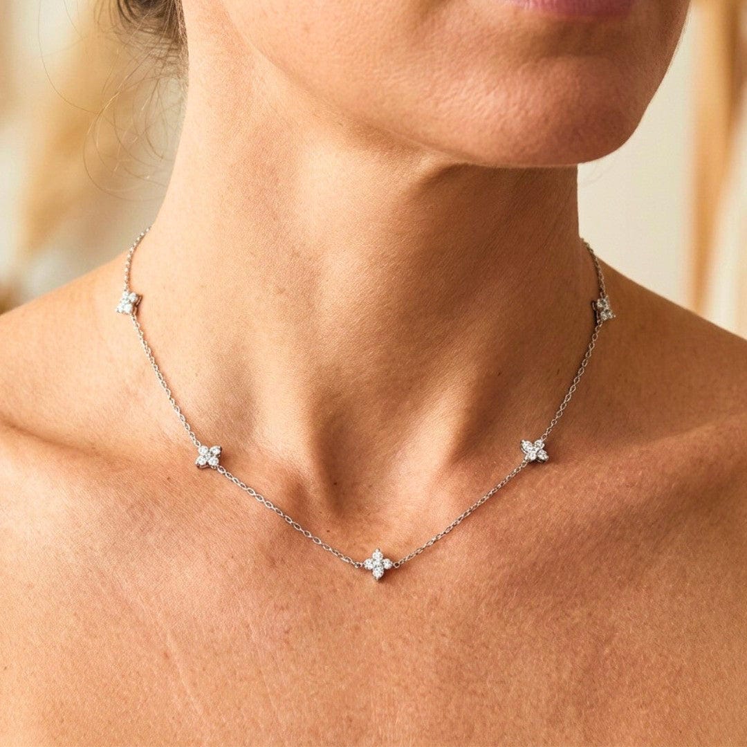 Collana in Zirconia Incastonata a Forma di Fiore