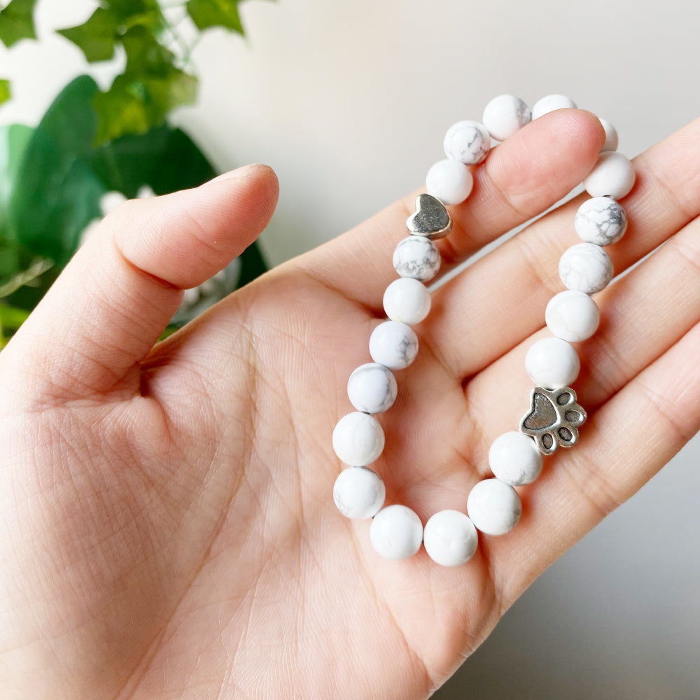 Bracelet en Gemmes Naturelles avec Charme Patte & Cœur – Design Fait Main