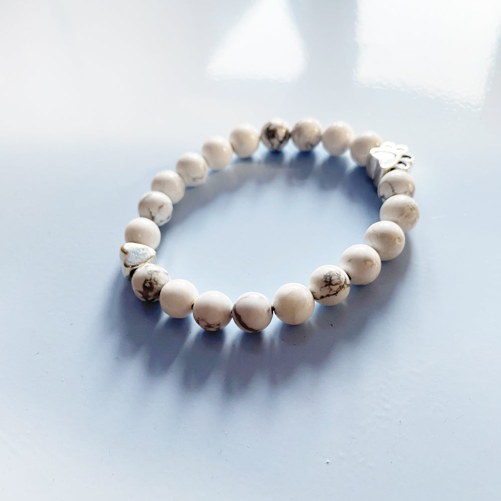 Bracelet en Gemmes Naturelles avec Charme Patte & Cœur – Design Fait Main