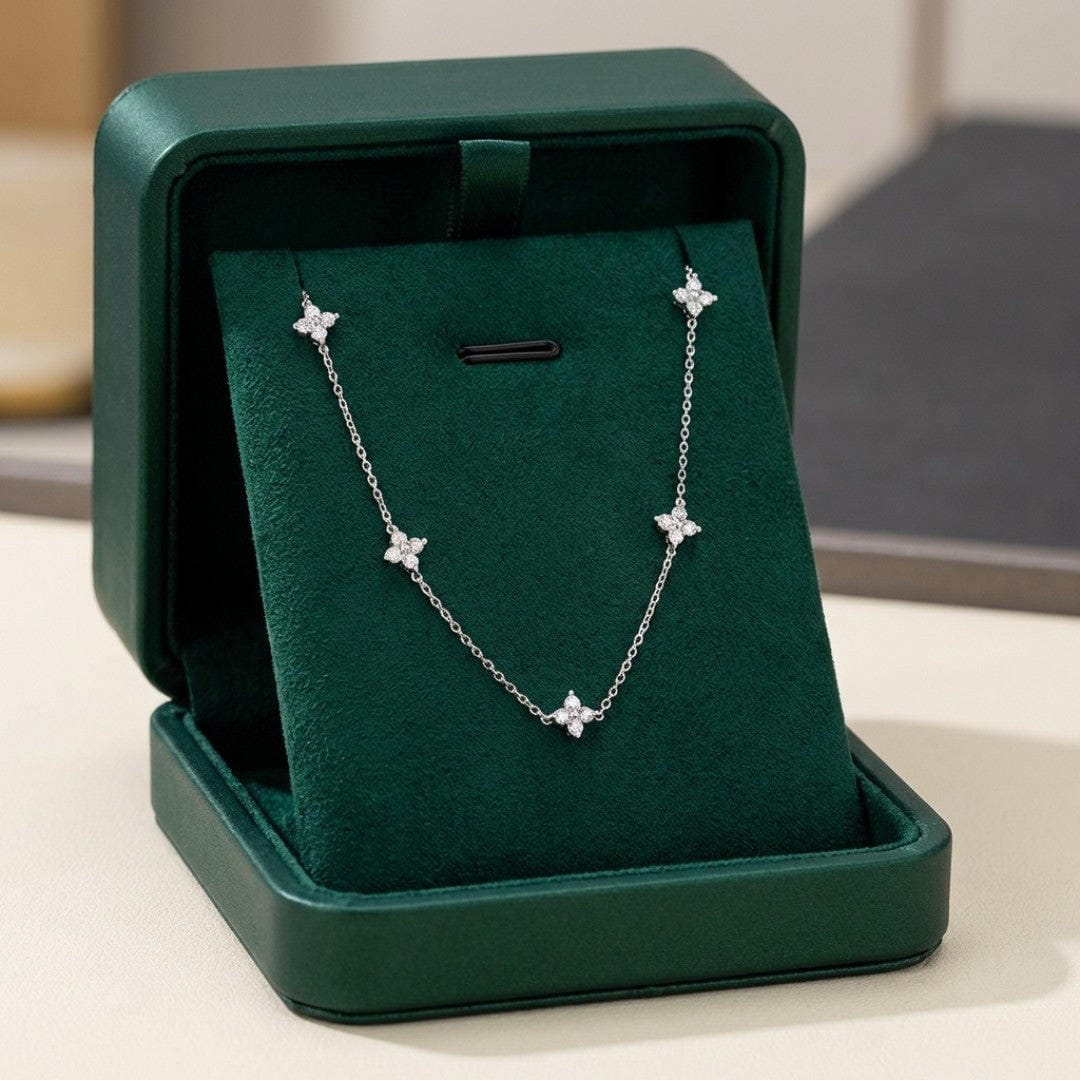 Collana in Zirconia Incastonata a Forma di Fiore