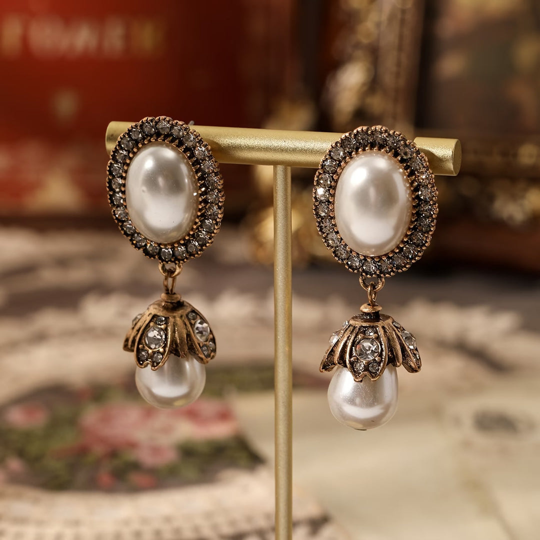 Boucles d'Oreilles Pendantes avec Cadre Vintage en Perles
