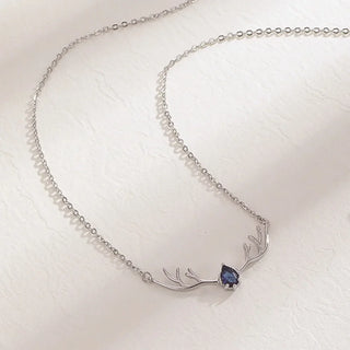 Collier en Bois de Cerf avec Charme de Cœur Délicat