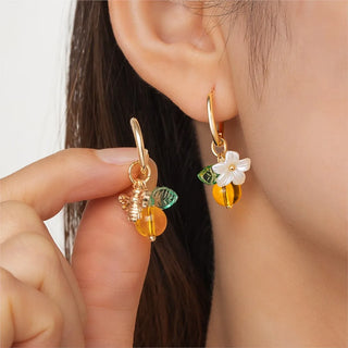 Boucles d'oreilles en forme de cerceau avec fleurs d'orange et abeilles