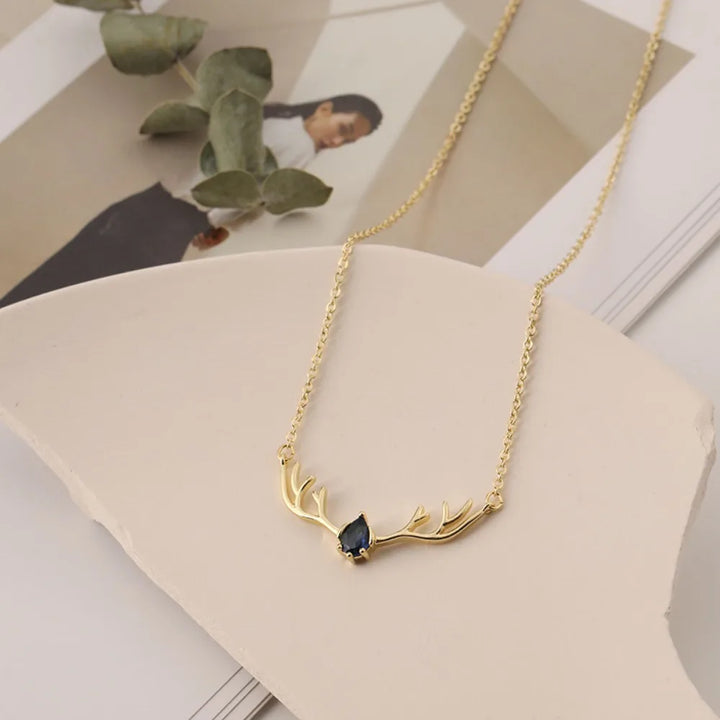 Collier en Bois de Cerf avec Charme de Cœur Délicat