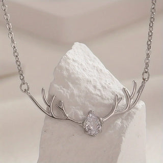 Collier en Bois de Cerf avec Charme de Cœur Délicat