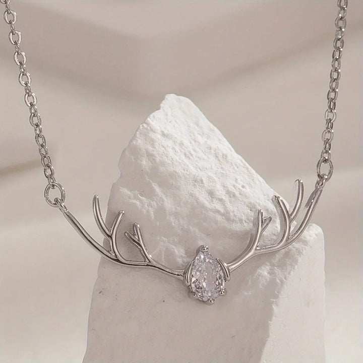 Collier en Bois de Cerf avec Charme de Cœur Délicat