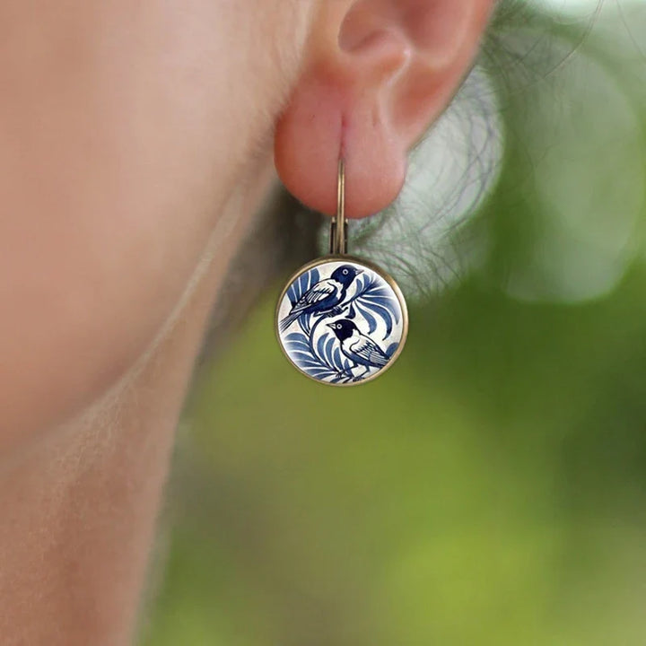 Boucles d'oreilles en verre sous dôme de pie bleue vintage
