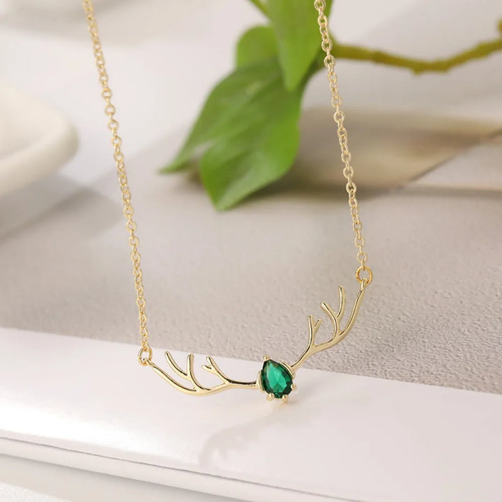 Collier en Bois de Cerf avec Charme de Cœur Délicat