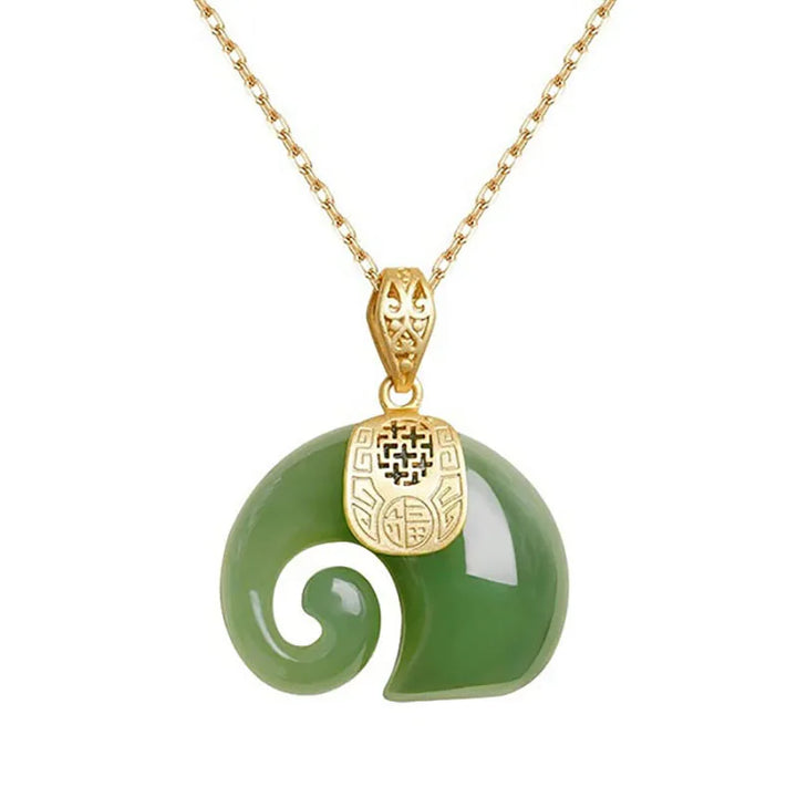 Pendentif Élégant en Jade Hetian en Forme d'Éléphant – Chaîne Plaquée Or 18K pour Femmes