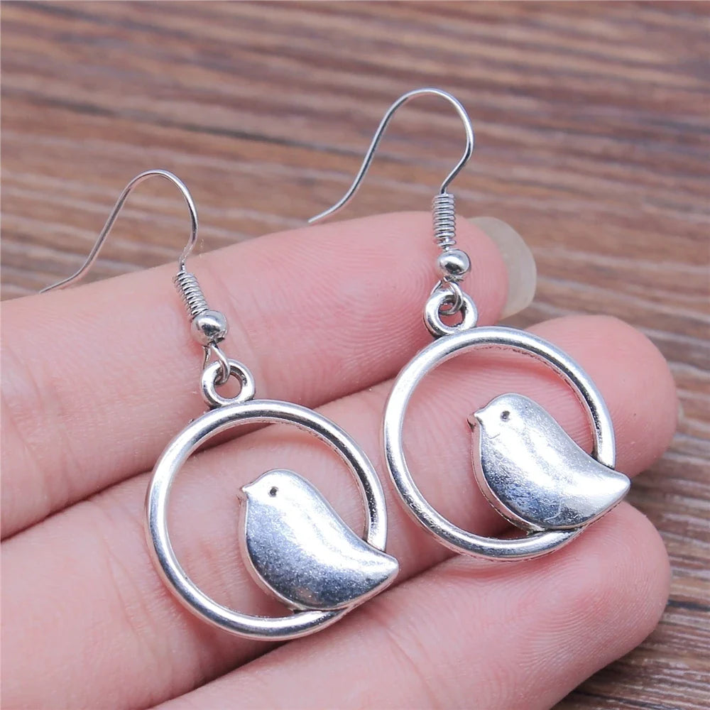 Boucles d'Oreilles Pendantes avec Charme Oiseau Vintage – Bijoux Boho Faits Main