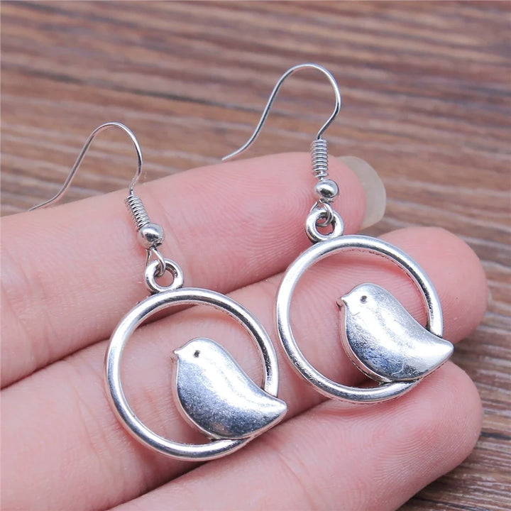 Boucles d'Oreilles Pendantes avec Charme Oiseau Vintage – Bijoux Boho Faits Main