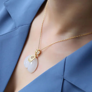 Pendentif Élégant en Jade Hetian en Forme d'Éléphant – Chaîne Plaquée Or 18K pour Femmes