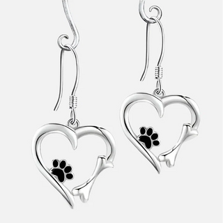 Boucles d'oreilles en argent avec design cœur et patte