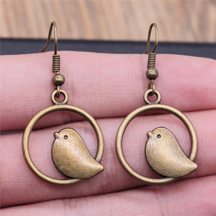 Boucles d'Oreilles Pendantes avec Charme Oiseau Vintage – Bijoux Boho Faits Main