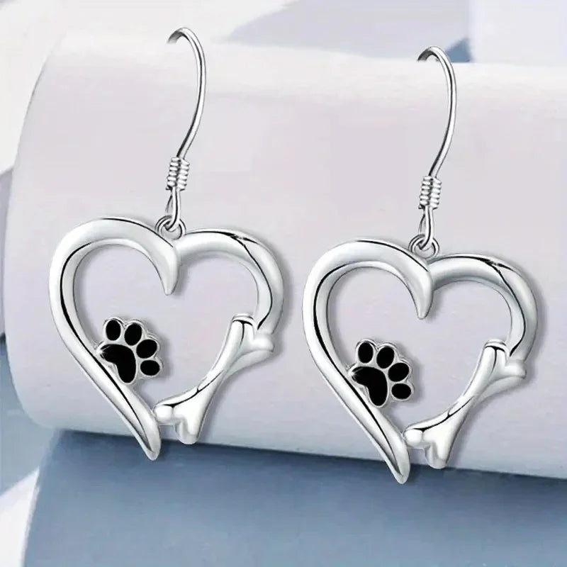 Boucles d'oreilles en argent avec design cœur et patte