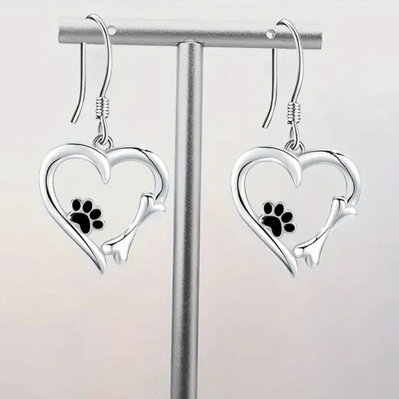 Boucles d'oreilles en argent avec design cœur et patte