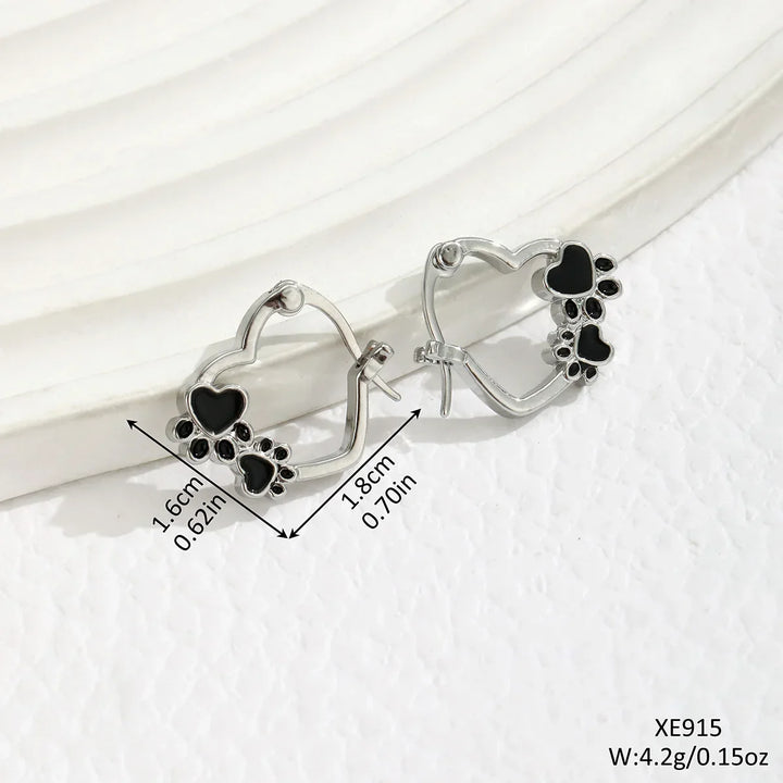 Boucles d'oreilles Huggie en forme de patte de cœur avec émail noir