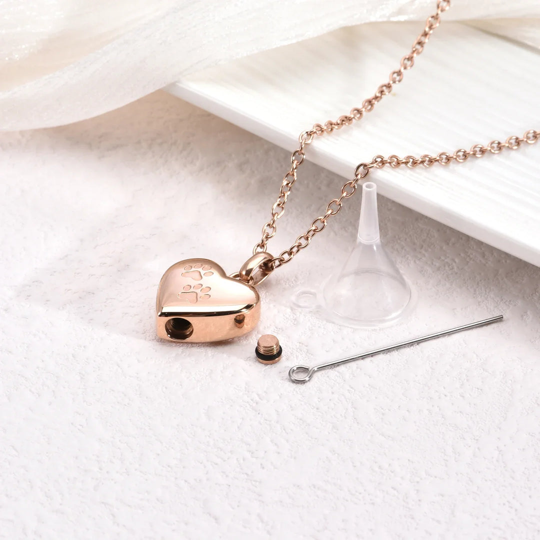 Collier Urne Commémoratif pour Animaux – Pendentif en Forme de Cœur avec Gravure de Patte