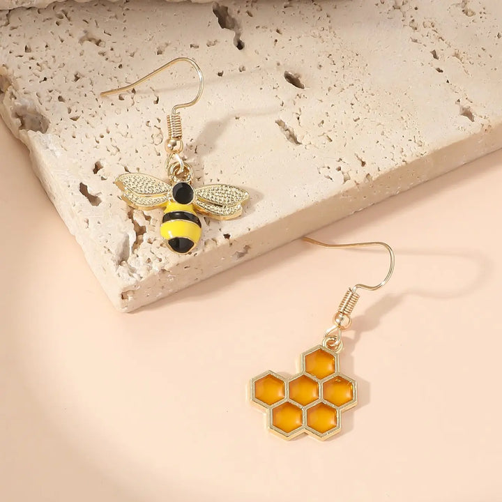Boucles d'Oreilles en Forme de Rayons de Miel et d'Abeille – Bijoux en Ton Or pour Femmes