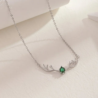 Collier en Bois de Cerf avec Charme de Cœur Délicat