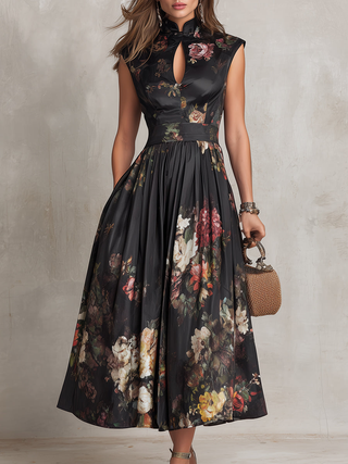 Violetta™ | Robe Midi Noire en Satin Plissé avec Motif Floral et Décolleté en Cœur