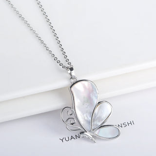 Collier Pendentif Papillon en Coquillage Naturel