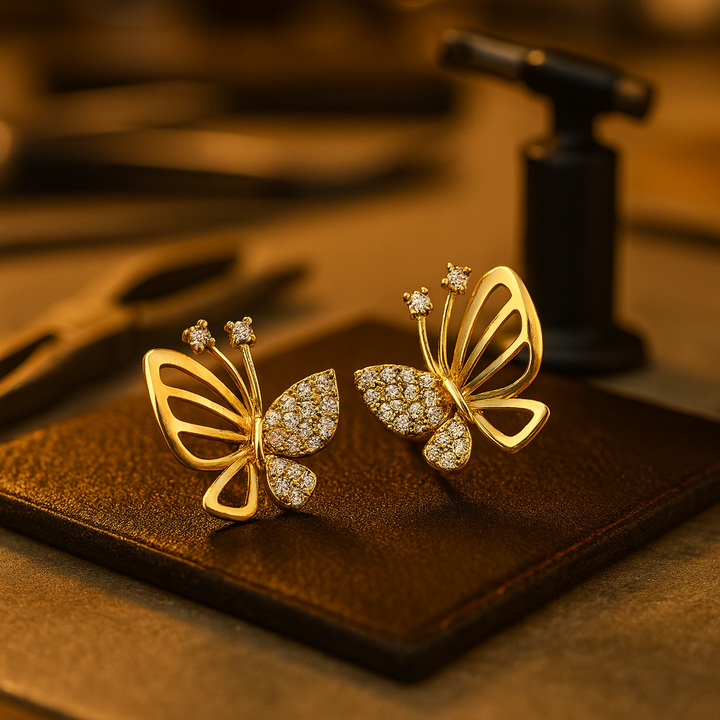 Boucles d'oreilles puces en zircon en forme de papillon