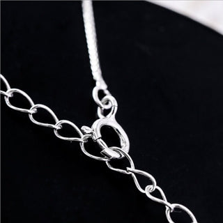 Collier élégant chat et croissant