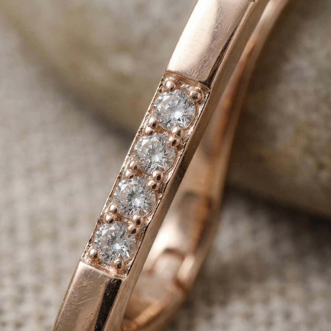 Boucles d'Oreilles Élégantes en Zirconia Dorée