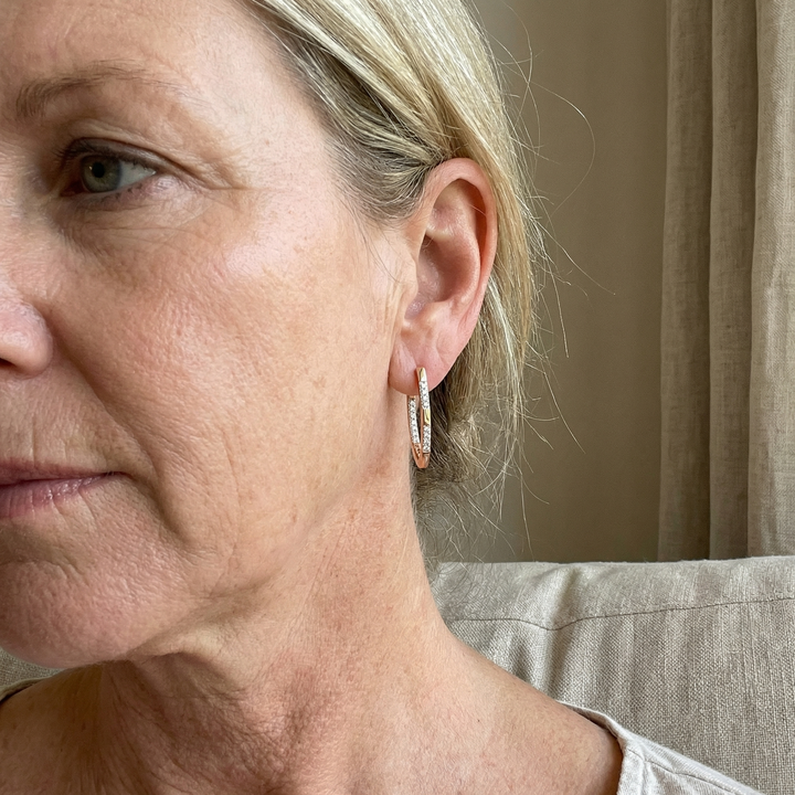 Boucles d'Oreilles Élégantes en Zirconia Dorée