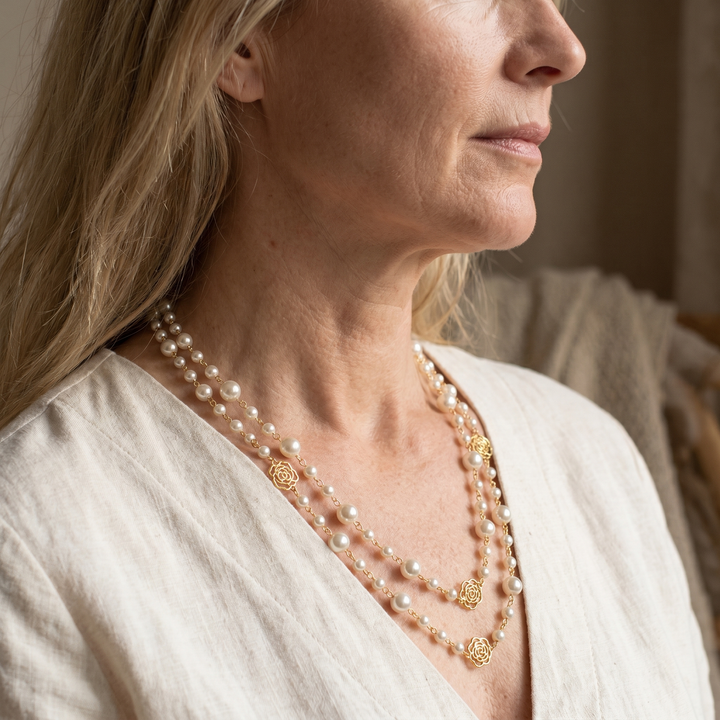 Collier Élégant avec Perles Dorées