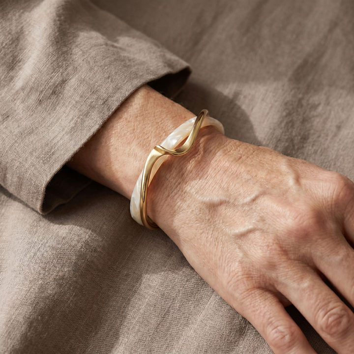 Bracelet Élégant en Or avec Opale Blanche