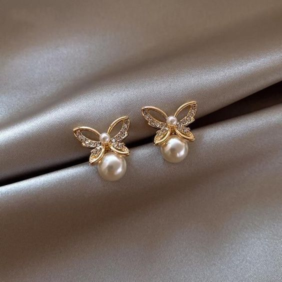 Boucles d'oreilles en perles vintage avec papillon