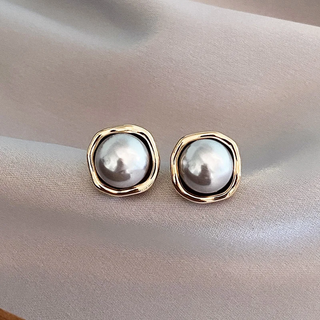 Boucles d'Oreilles Élégantes en Perle Noire