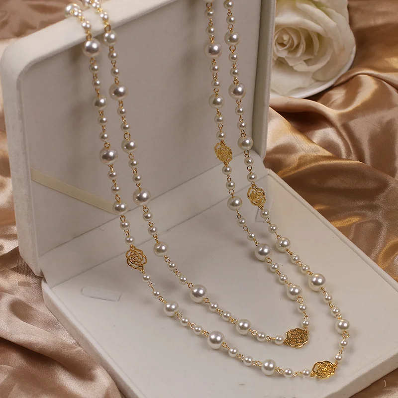 Collier Élégant avec Perles Dorées